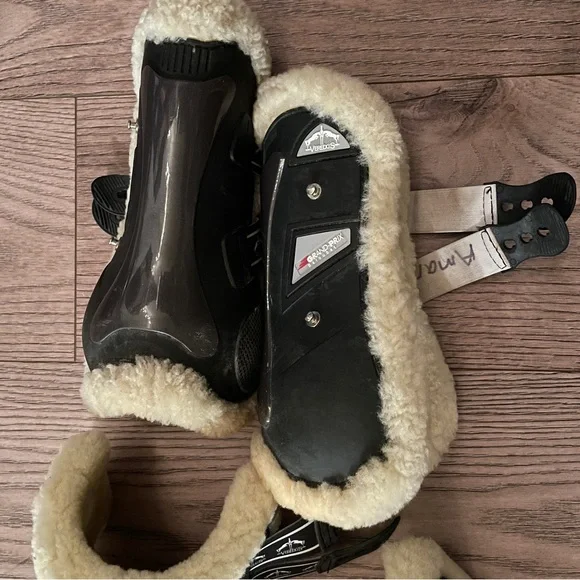 Veredus Grand Prix sheepskin Black front and hind boots set - Picture 4 of 11
